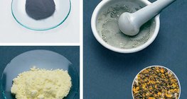 Төмрийн нунтаг (дээд), хүхрийн нунтаг (доод), эдгээрийн холимог (баруун талд)