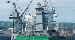 Кран бүхий боомт