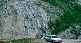 Атираатсан чулуун давхарга