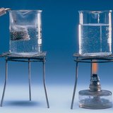 Усанд дүрдэг халаагуур нь спирт шатаагчаас хурдан ус буцалгадаг