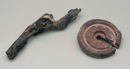 Өмхөрсөн мод ба зэвтэй төмөр