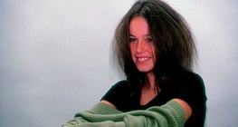 Ноосн цамц өмсөж байх үед үс ба цамц маань эсрэг цэнэгтэй болно