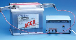 Цэнэглэгдэж байгаа хар тугалганы батарей