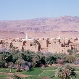 Атлас уулсын бэлд орших жижиг хот