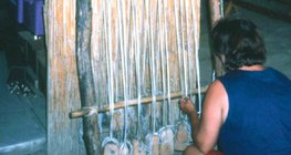 Өвөг түүхийн үеийн нэхмэлийн машины загвар