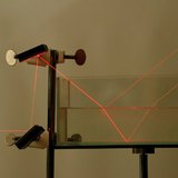 Агаар ба ус, ус ба шилний хил хязгаар дахь лазер гэрлийн хугарал ба ойлт