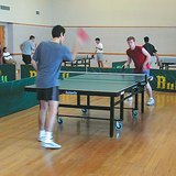 Ширээний теннисийн бөмбөг нь целлулоидоор хийгдсэн байдаг