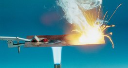 Улаан болон цагаан фосфорын шаталтын цэгийг харуулсан туршилт