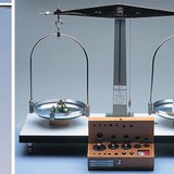 Биеийн жинг пүршт жинлүүрээр эсвэл тэнцвэрт жинлүүрээр хэмжиж болно