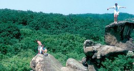 Ноосон уут гэж нэрлэгддэг боржин чулуун тогтоц