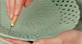 Making a Herend porcelain plate