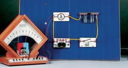 Электролит нь цахилгааныг дамжуулдаг