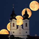 Ургаж буй тэргэл сарын дараалсан зургууд