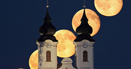 Ургаж буй тэргэл сарын дараалсан зургууд