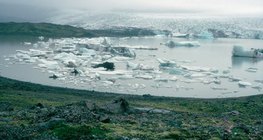 Шинээр гарч ирж буй мөсөн уулс