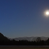 Сарны гэрэлд Караванкийн нуруу