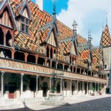 Чимэглэл бүхий эмнэлгийн барилга (Готик)