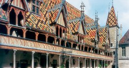 Чимэглэл бүхий эмнэлгийн барилга (Готик)