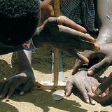 Гар өрмөөр гал асаах