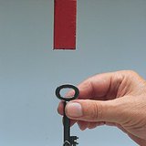 Соронзон орны нөлөөгөөр төмрийг соронзуулж болно.