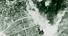 Хивсэн бөмбөгдөлт (агаараас авсан зураг)