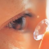 Контакт линз зүүх