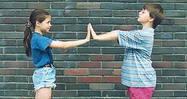 Үйлчилж буй хүчнүүдийн нөлөөгөр биес хөдөлгөөнд орно