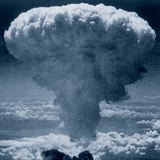 Японы Нагасаки хотод атомын бөмбөгний мөөгөн үүл