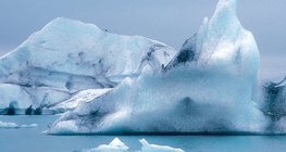 Зөв бус хэлбэртэй мөсөн уул