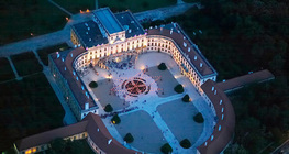 Унгар улсын Фертод хот дахь Эстерхази цайз