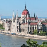 Унгарын парламентын ордны үзэмж