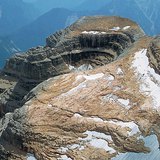 Атираатсан чулуун давхарга