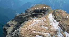 Атираатсан чулуун давхарга