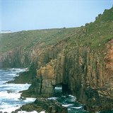 Эргийн элэгдлээс үүссэн хадан цохио