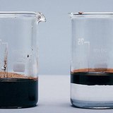 Газрын тос усан дээр хөвж байгаа нь