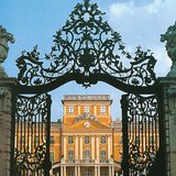 Az Esterházy-kastély kovácsoltvas kapuja (Fertőd)