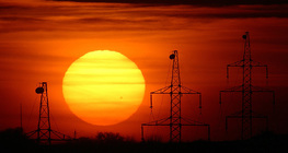 Жаргах наран дээрх аварга том нарны толбо