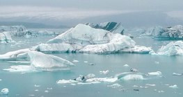 Исландад шинээр гарч ирж буй мөсөн уулс