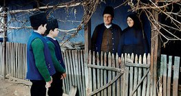 Трансильваний тосгонд шинэ жилийн баяраа тэмдэглэж байна