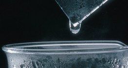 Хүйтэн гадарга дээр уур буух