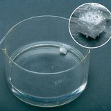 Этанол нь устөрөгчийн хий үүсгэж натритай урвалд ордог