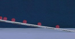 Бөмбөг налуу дээрээс өнхрөх