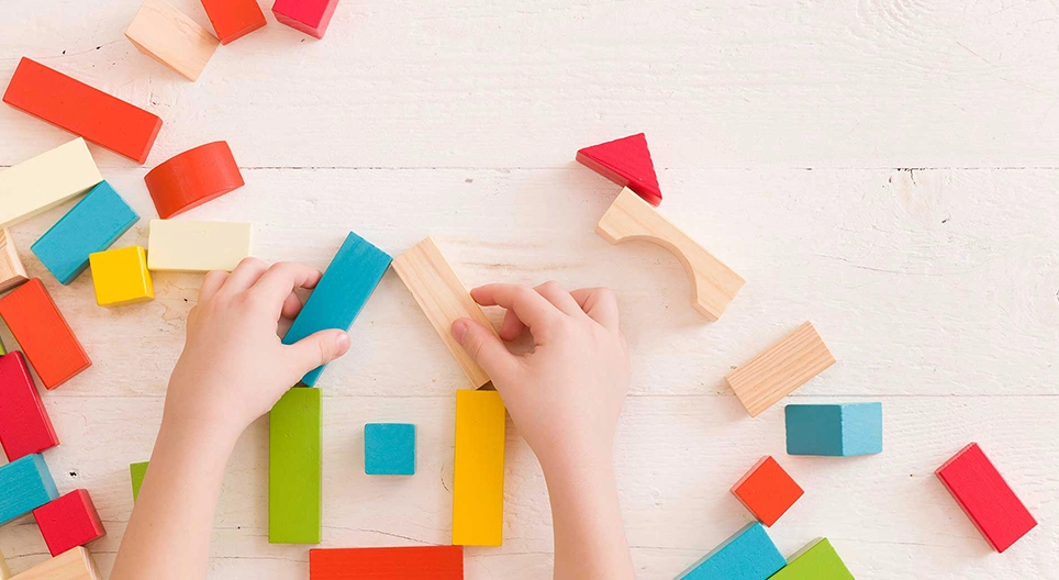 Geometric adventures 3. - Playing with plane figures and solids