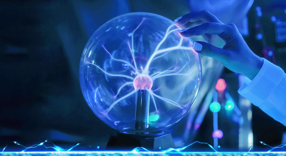 Электрон сөрөг цэнэгтэй болохыг хэн олж нээсэн бэ?