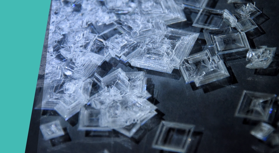 Өнгөгүй байснаа цагаан болох нь